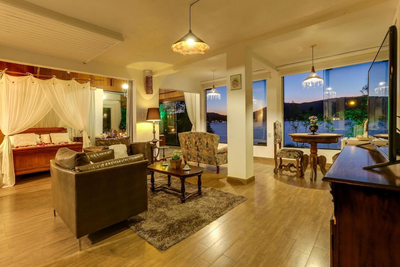 Suite with Lake View
