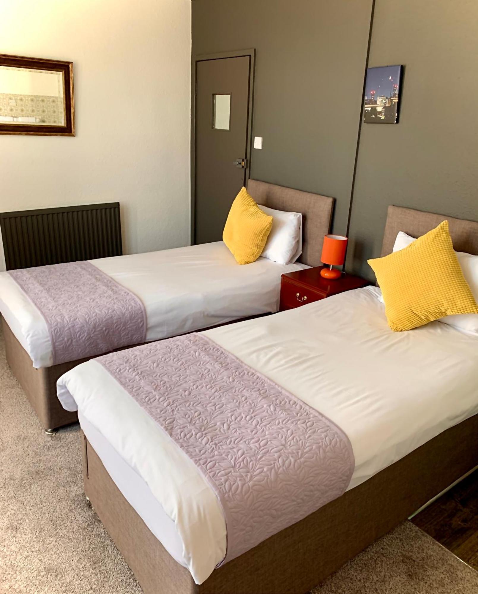 Twin Room with Shower