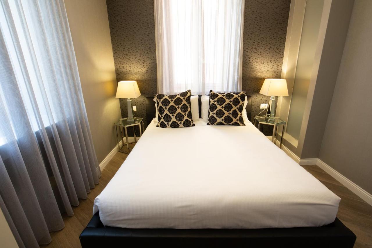 Standard Double Room-Via del Corso 32