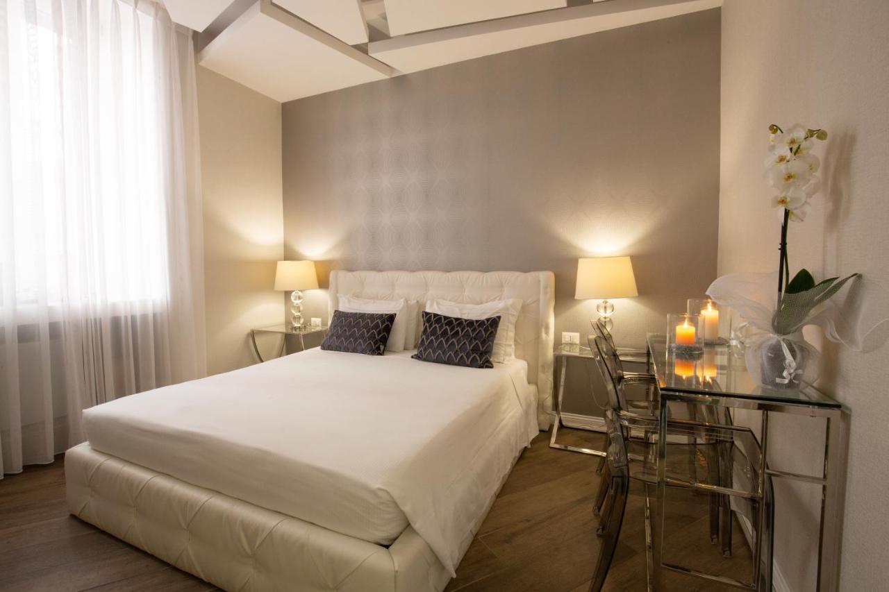 Standard Double Room-Via del Corso 32