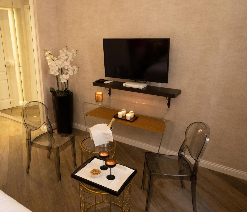 Superior Double Room-Via del Corso balcony