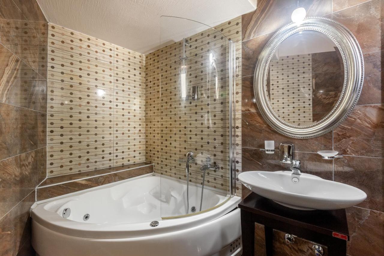 Superior Double Room with Partial Meteora View