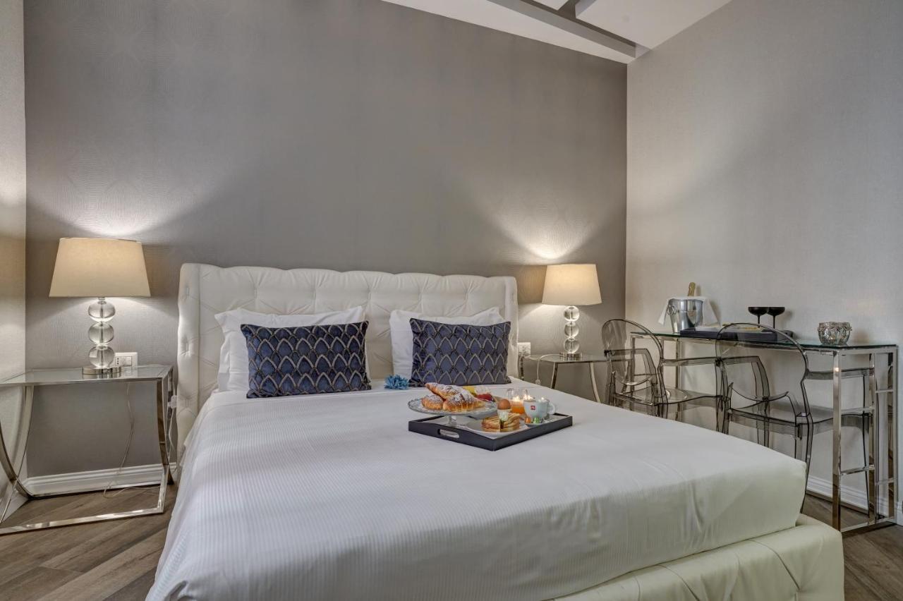 Standard Double Room-Via del Corso 32