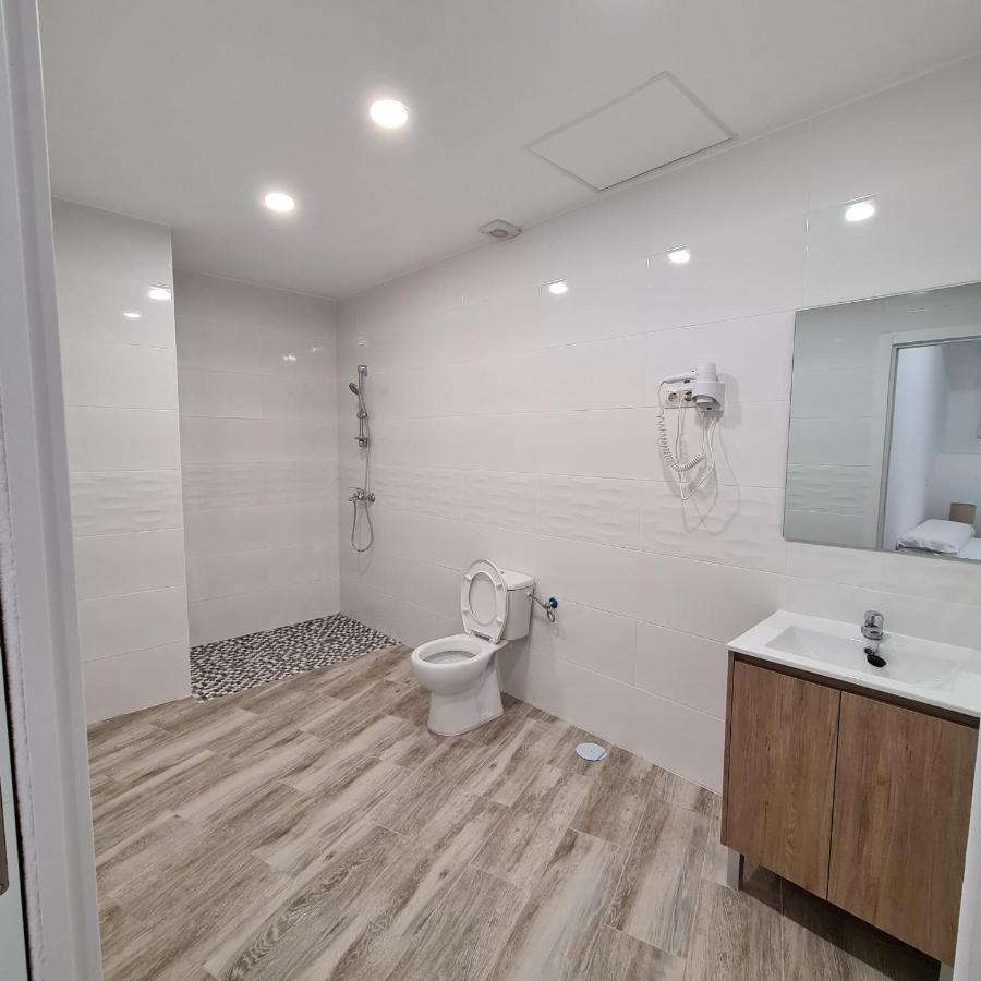 Single Room with Shared Bathroom