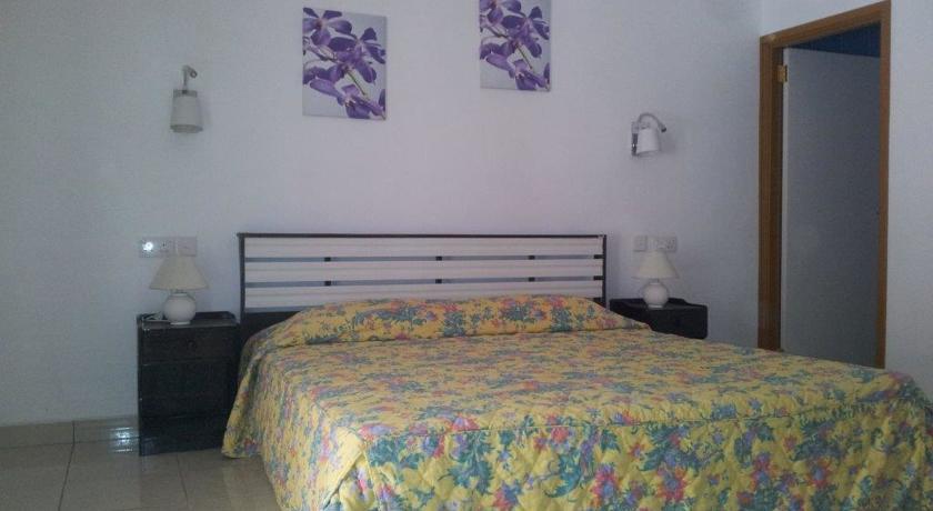 Studio with Twin beds and balcony