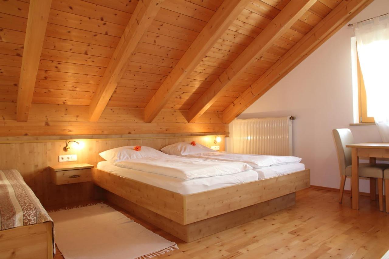 Dreibettzimmer mit Bad