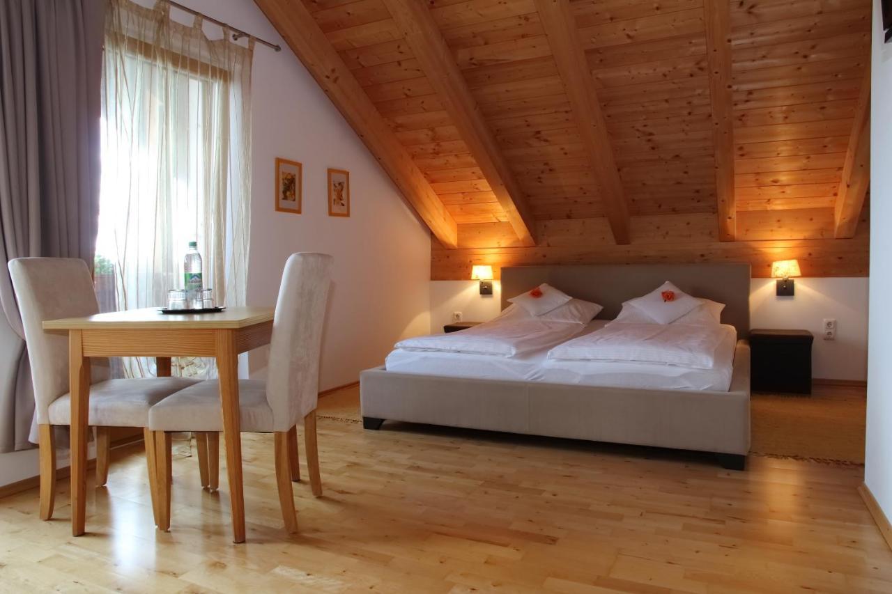 Doppelzimmer mit Balkon