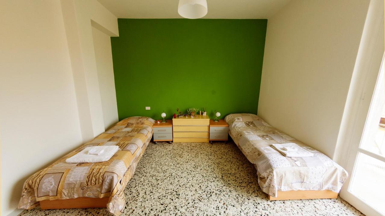 Camera Matrimoniale/Doppia con Letti Singoli con Bagno in Comune