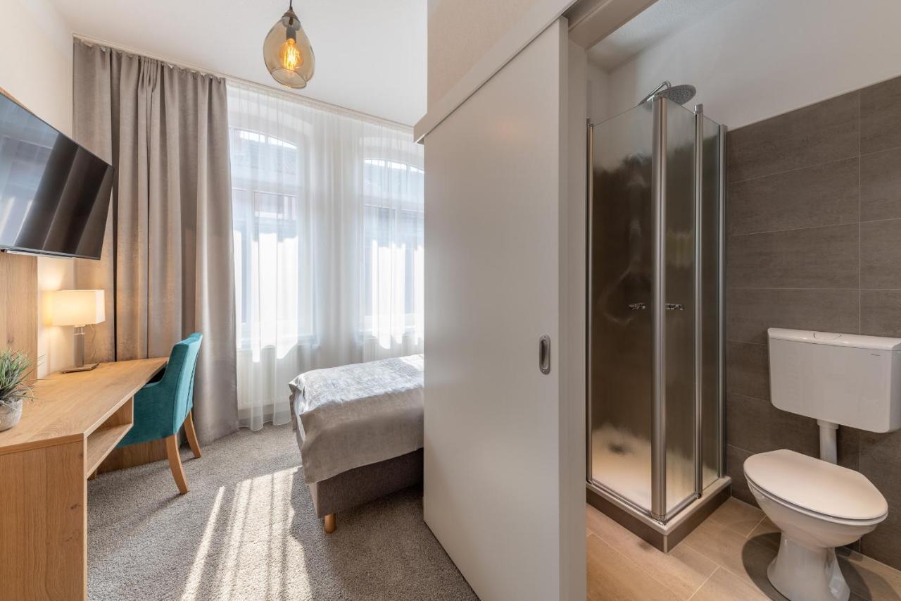 Standard Single Room,1054104109:JPEG