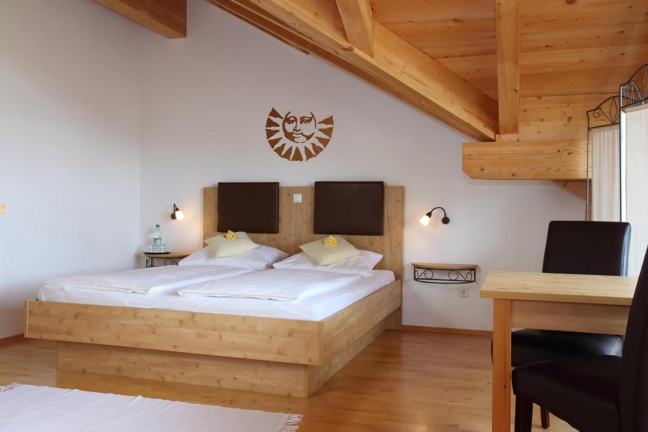 Doppelzimmer mit Balkon