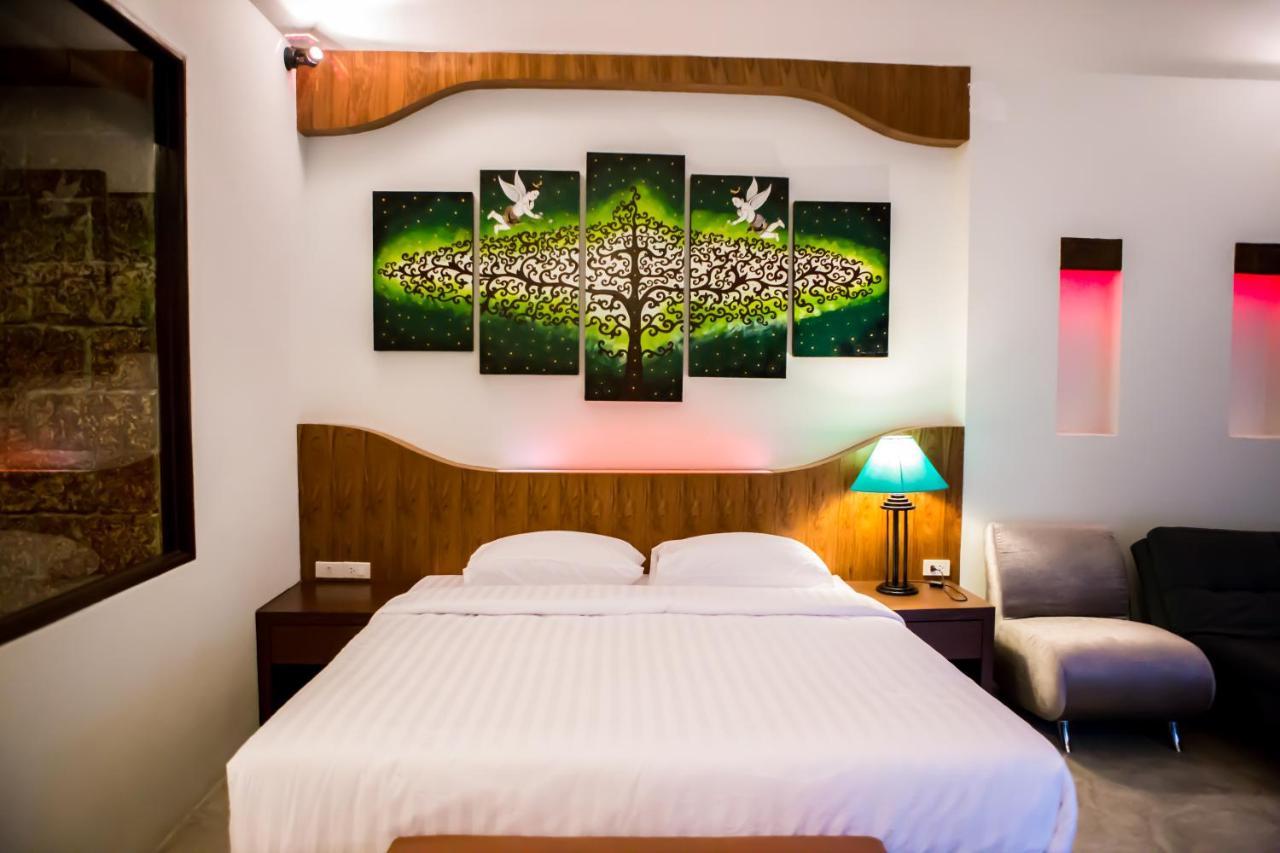Superior Double Room with Pool View