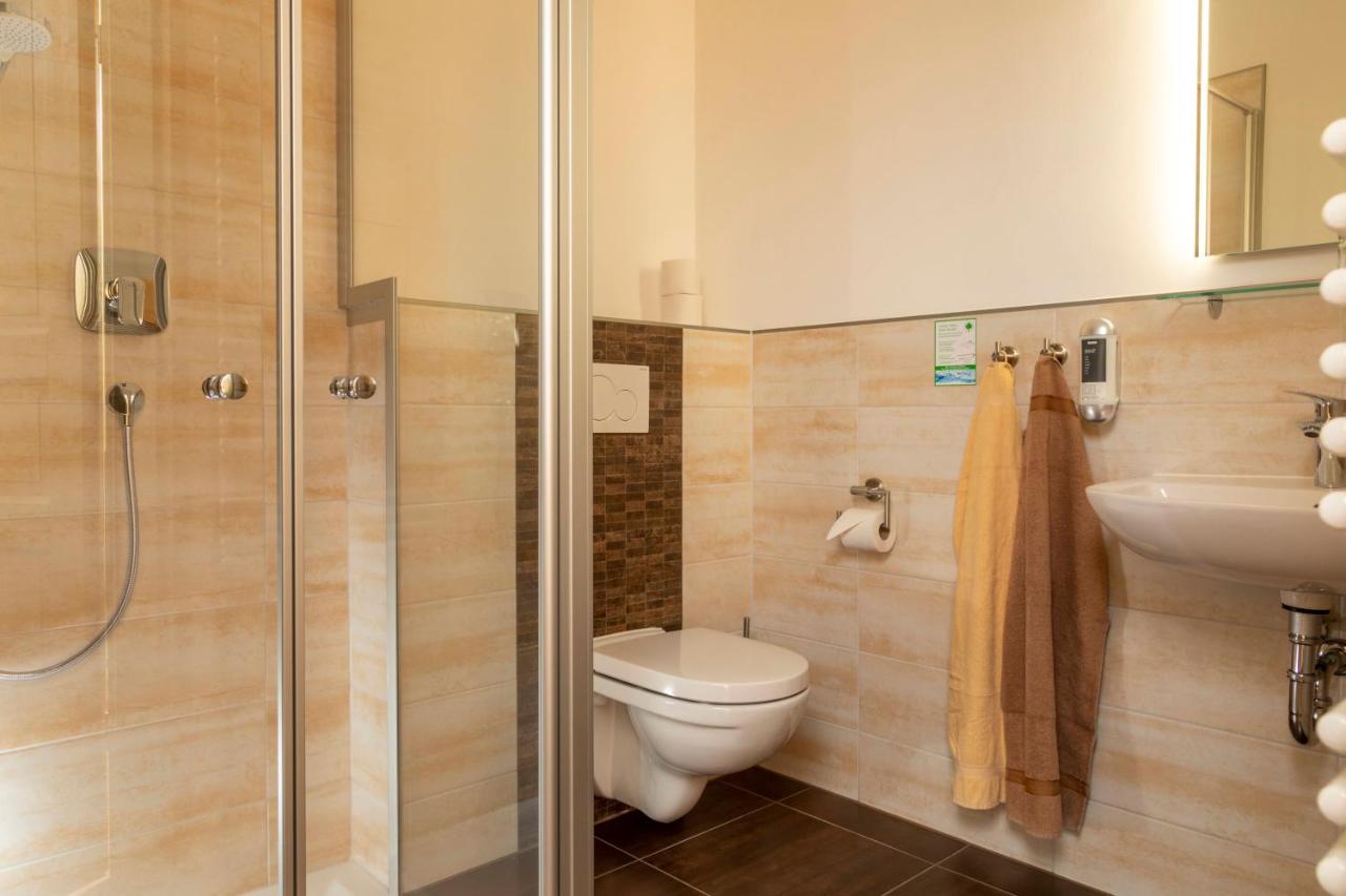 Triple Room,1746994333:JPEG