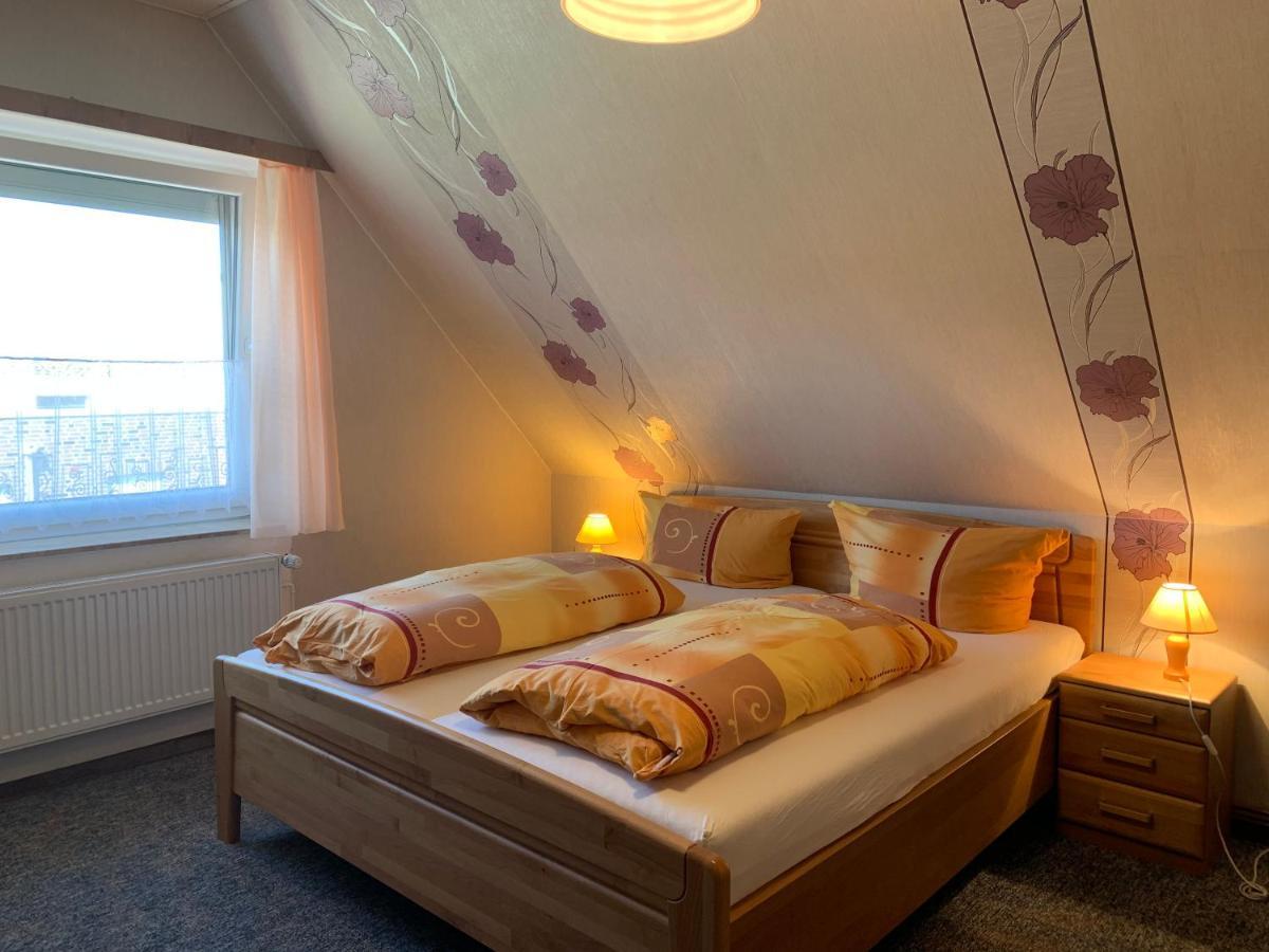 Dreibettzimmer mit Dusche