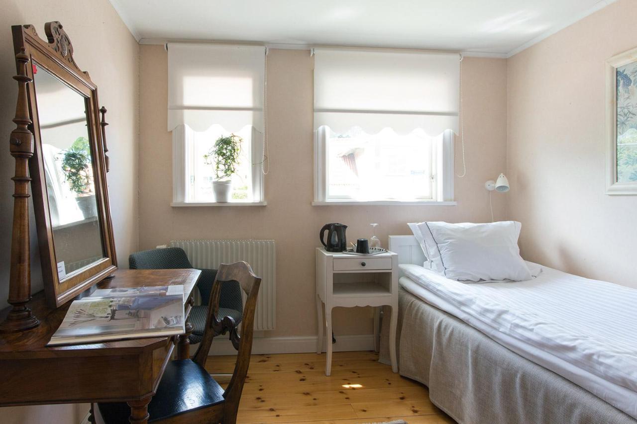Single Room with Shared Bathroom