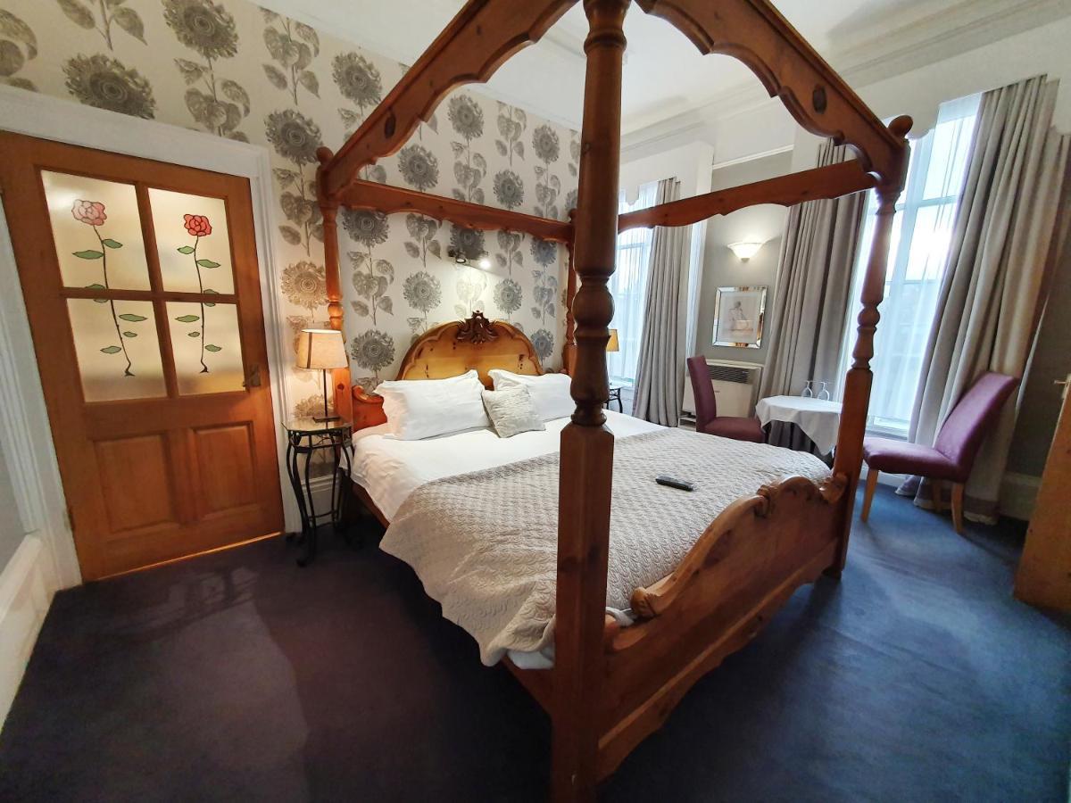 Double Room Four Poster Bed,1106570442:JPEG