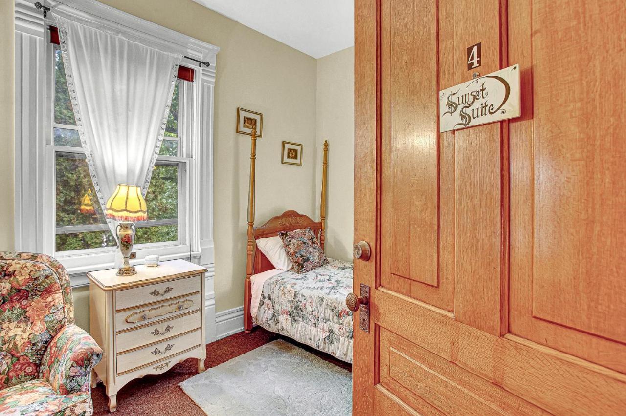 Sunset Suite,1425582478:JPEG