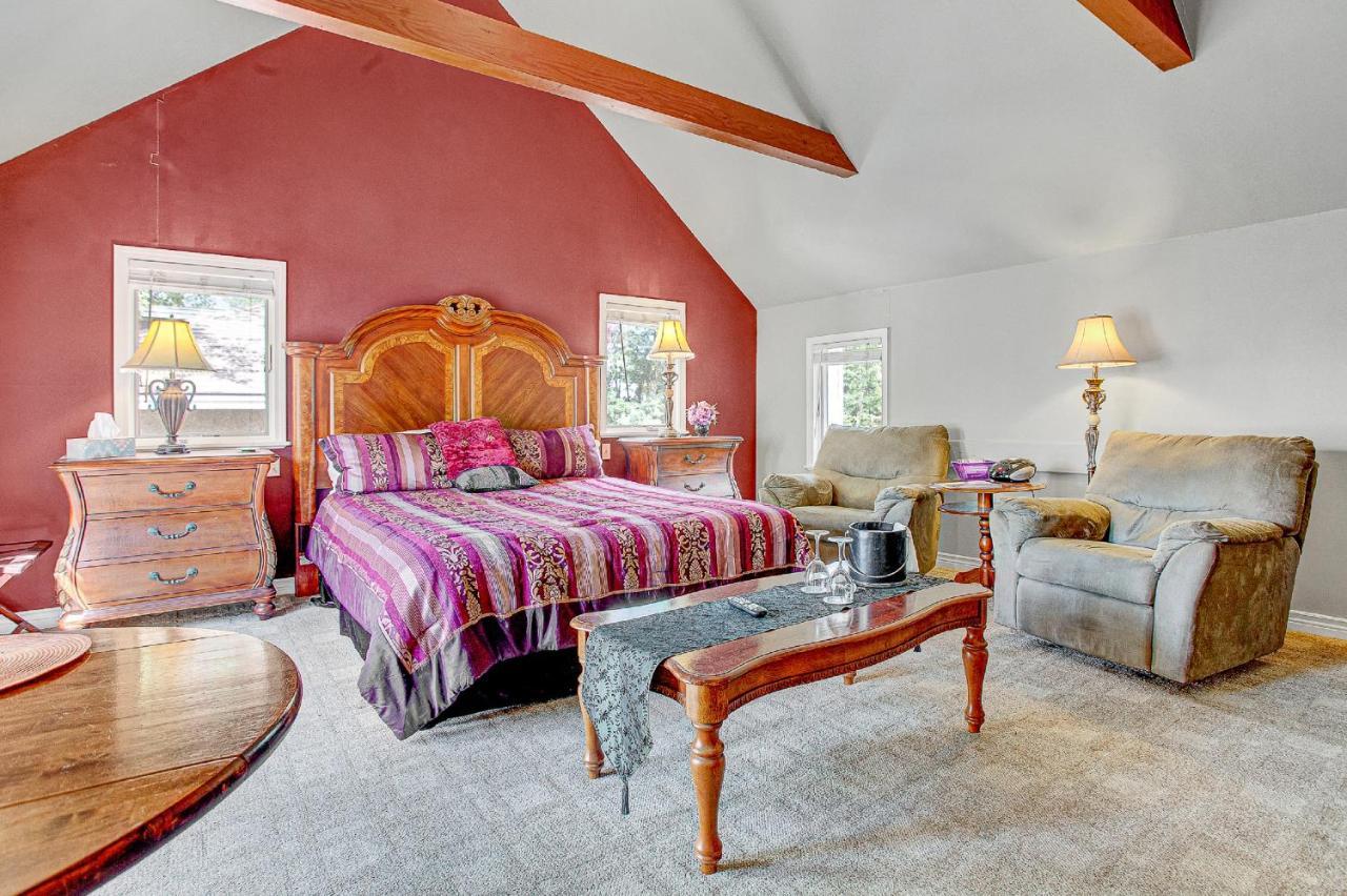 Lily's Room,1425582478:JPEG