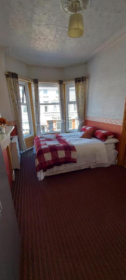 Family Room with Private Bathroom,1113140115:JPEG