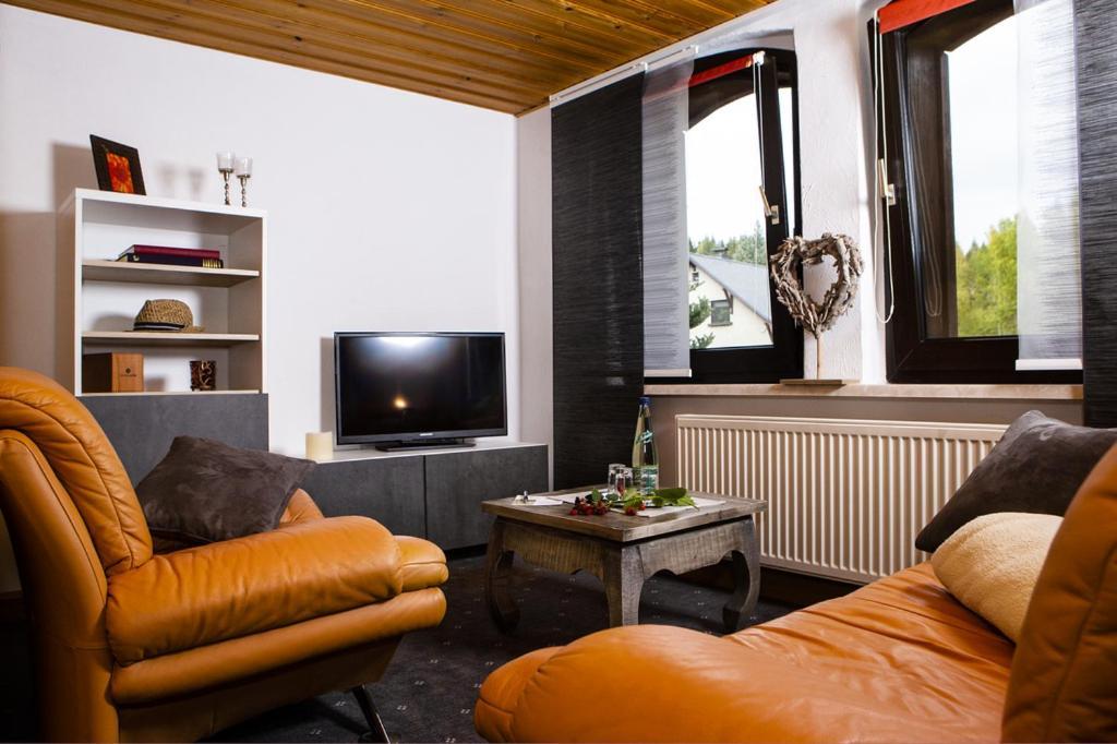 Dreibettzimmer mit Dusche