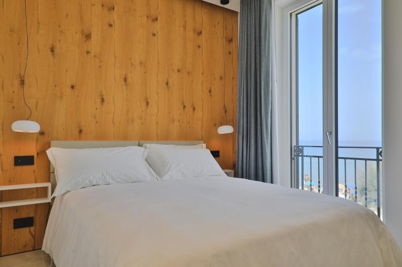 Deluxe Double Room with Balcony and Sea View