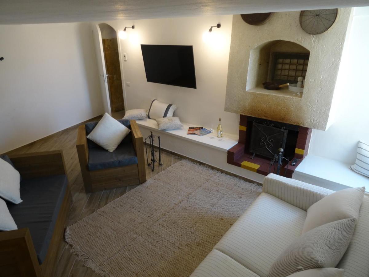 Family Room,1126913382:JPEG