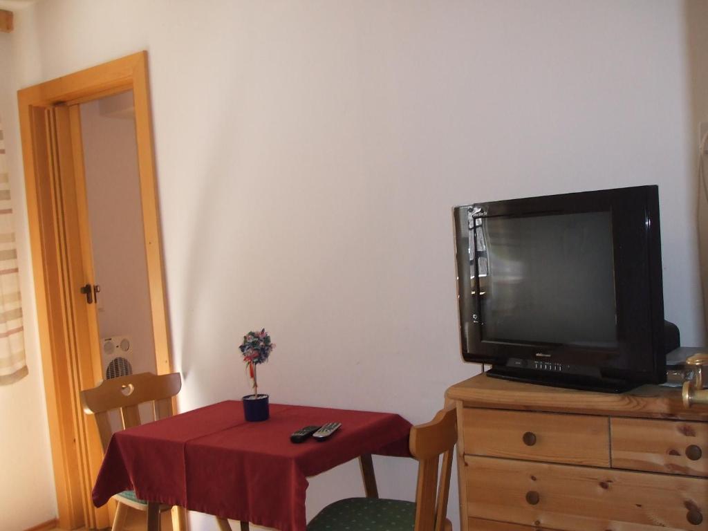 Doppel-/Zweibettzimmer mit Zustellbett (2 Erwachsene + 1 Kind)