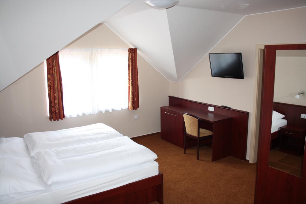 Double Room,114143510:JPEG