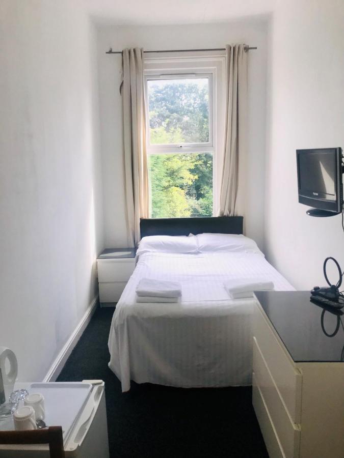 Budget Double Room with Shared Bathroom