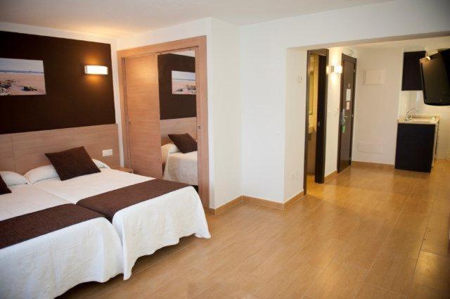 Estudio con 2 camas individuales