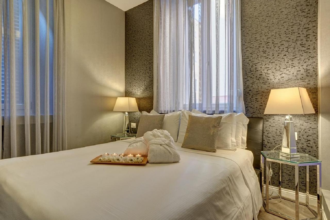 Standard Double Room-Via del Corso 32