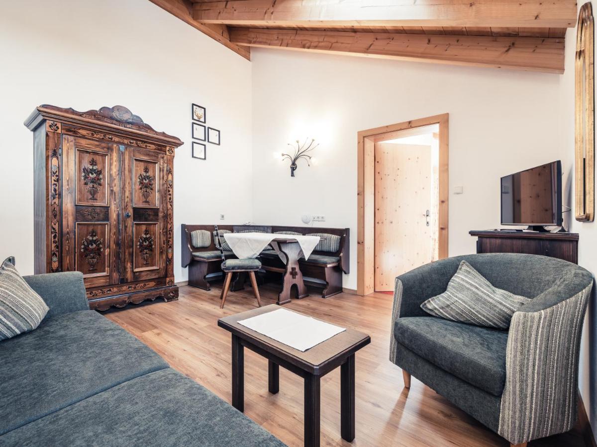 One-Bedroom Apartment,444651528:JPEG
