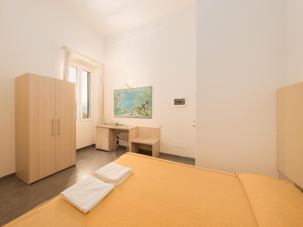 Deluxe Double Room with Side Sea View