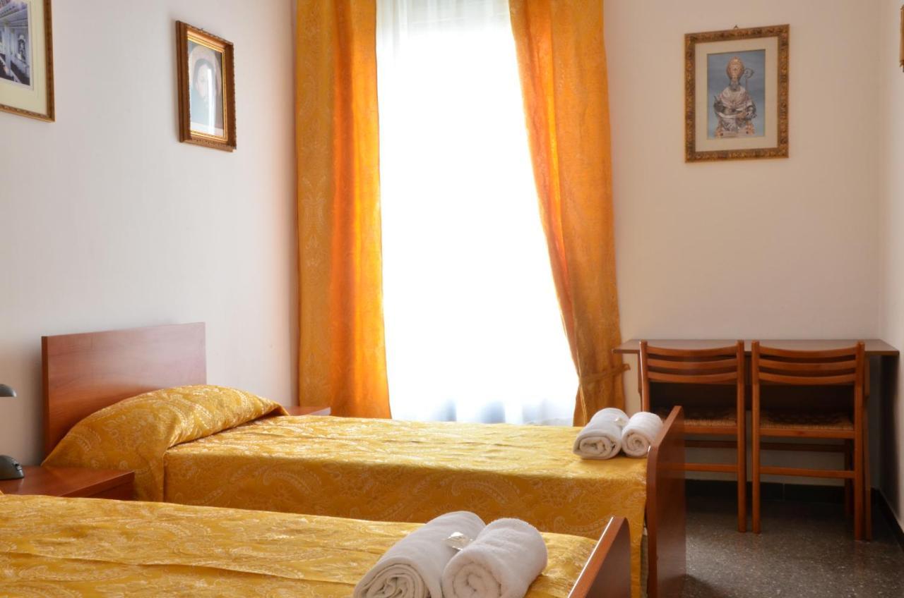 Twin Room with Private Bathroom