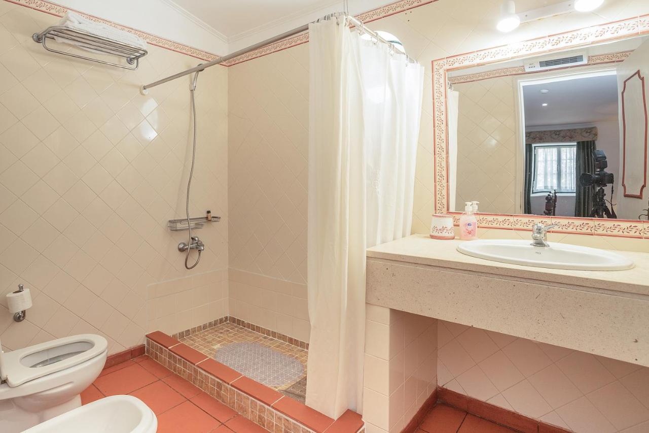 Quarto Triplo com Casa de Banho Privativa