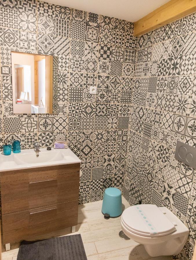 Family Room Private Bathroom