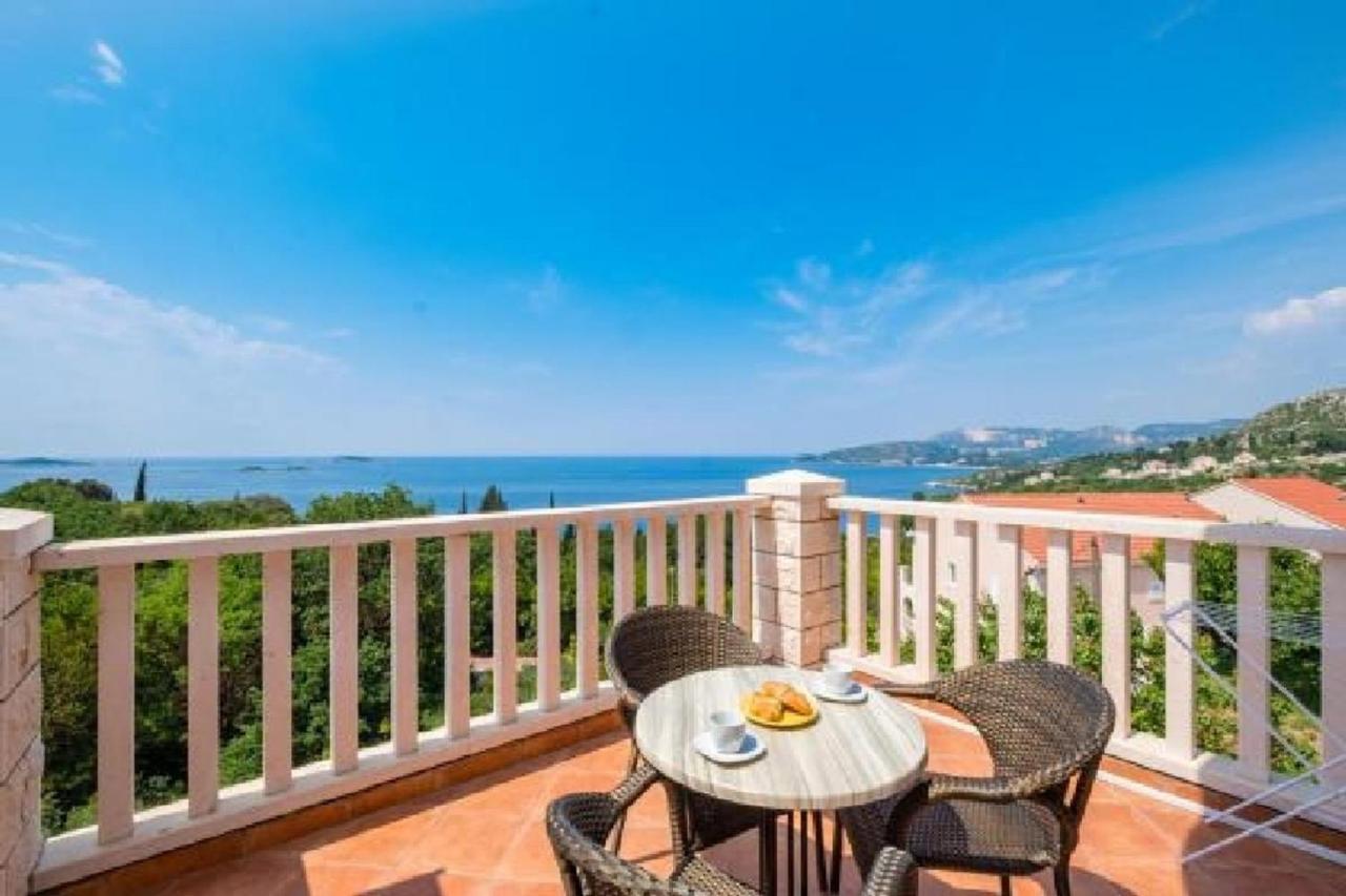 Deluxe One Bedroom Apartment with Terrace and Sea View,1742820897:JPEG