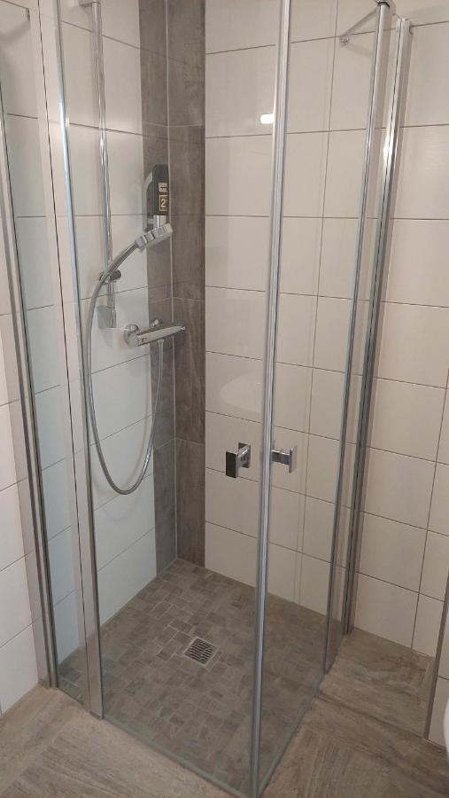 Doppel- oder Zweibettzimmer