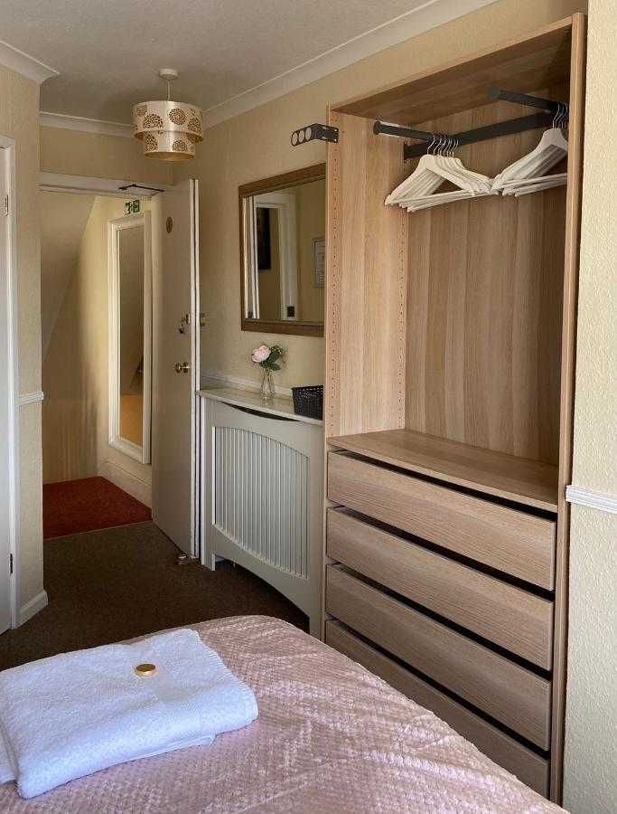 Double Room with Private Bathroom - 4