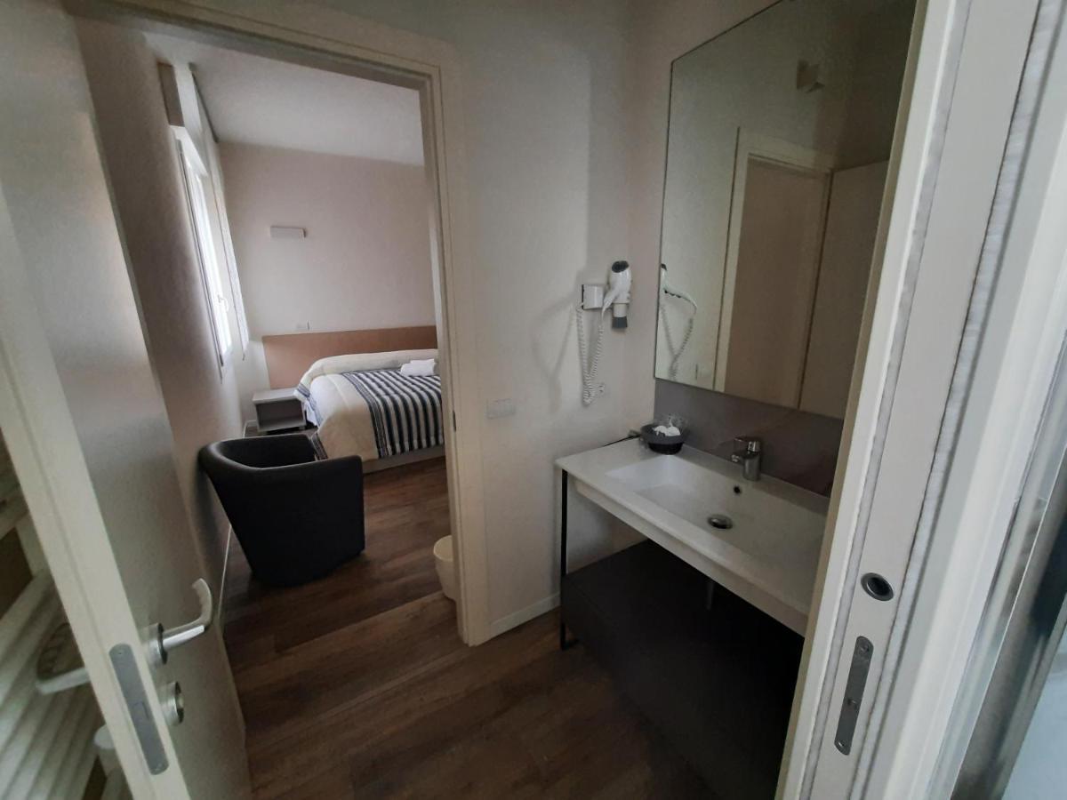Deluxe Double Room,1197899146:JPEG