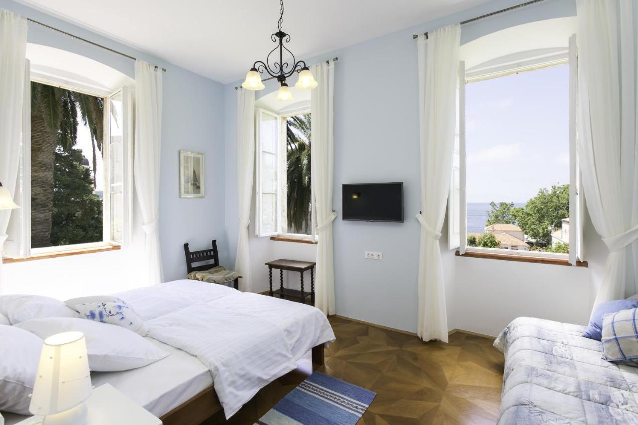 Dreibettzimmer mit Meerblick
