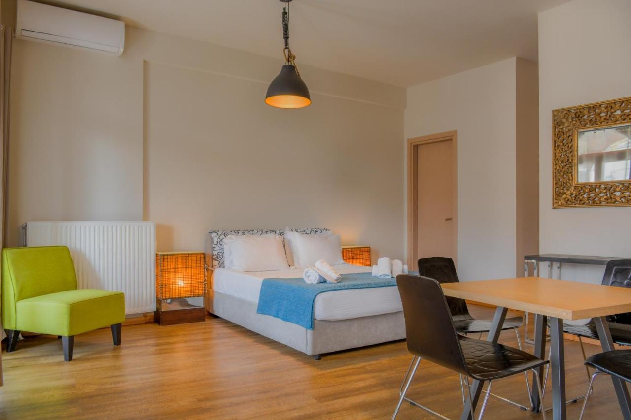 Deluxe Family Suite with Street View - Ground Floor