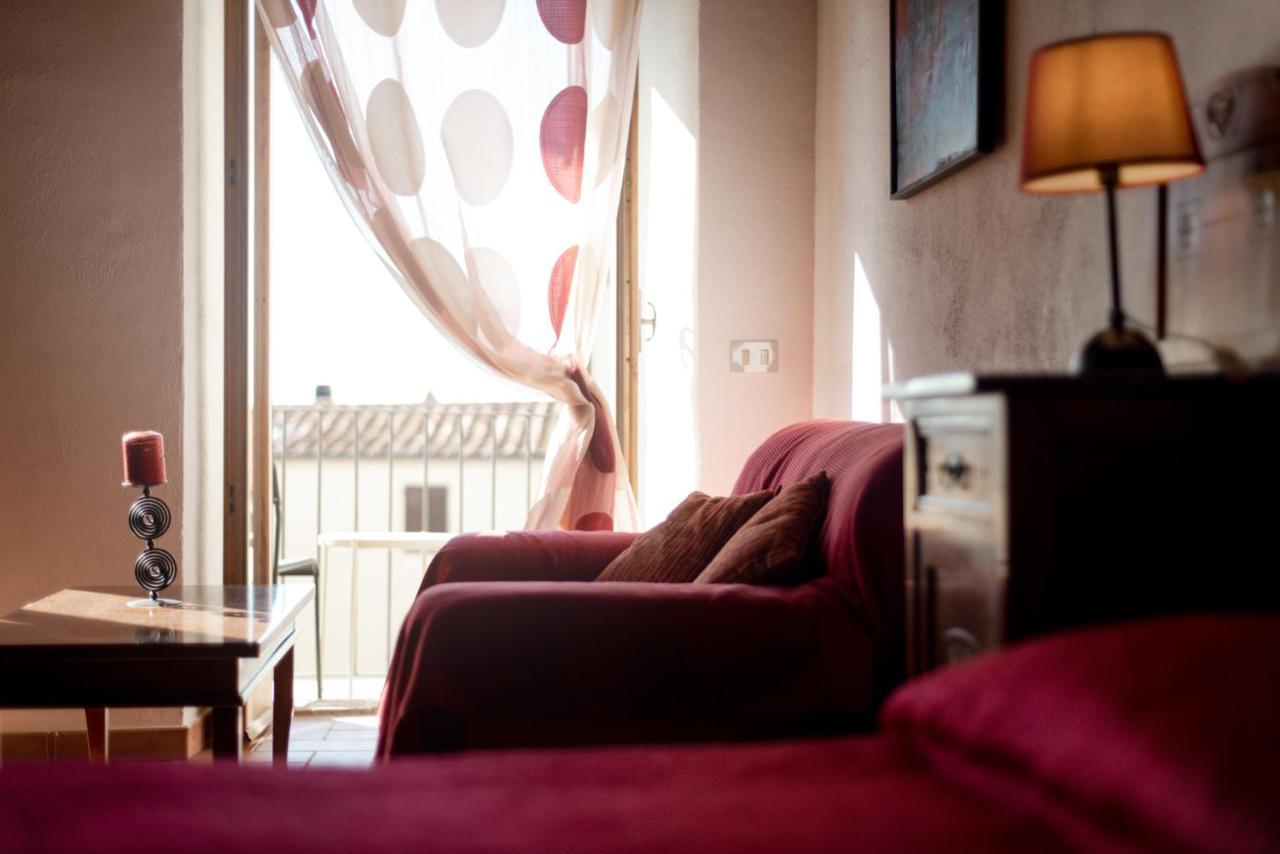 Großes Doppel-/Zweibettzimmer