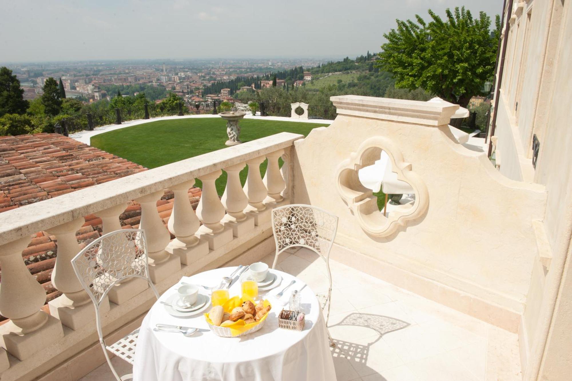 Luxury Suite with Terrace