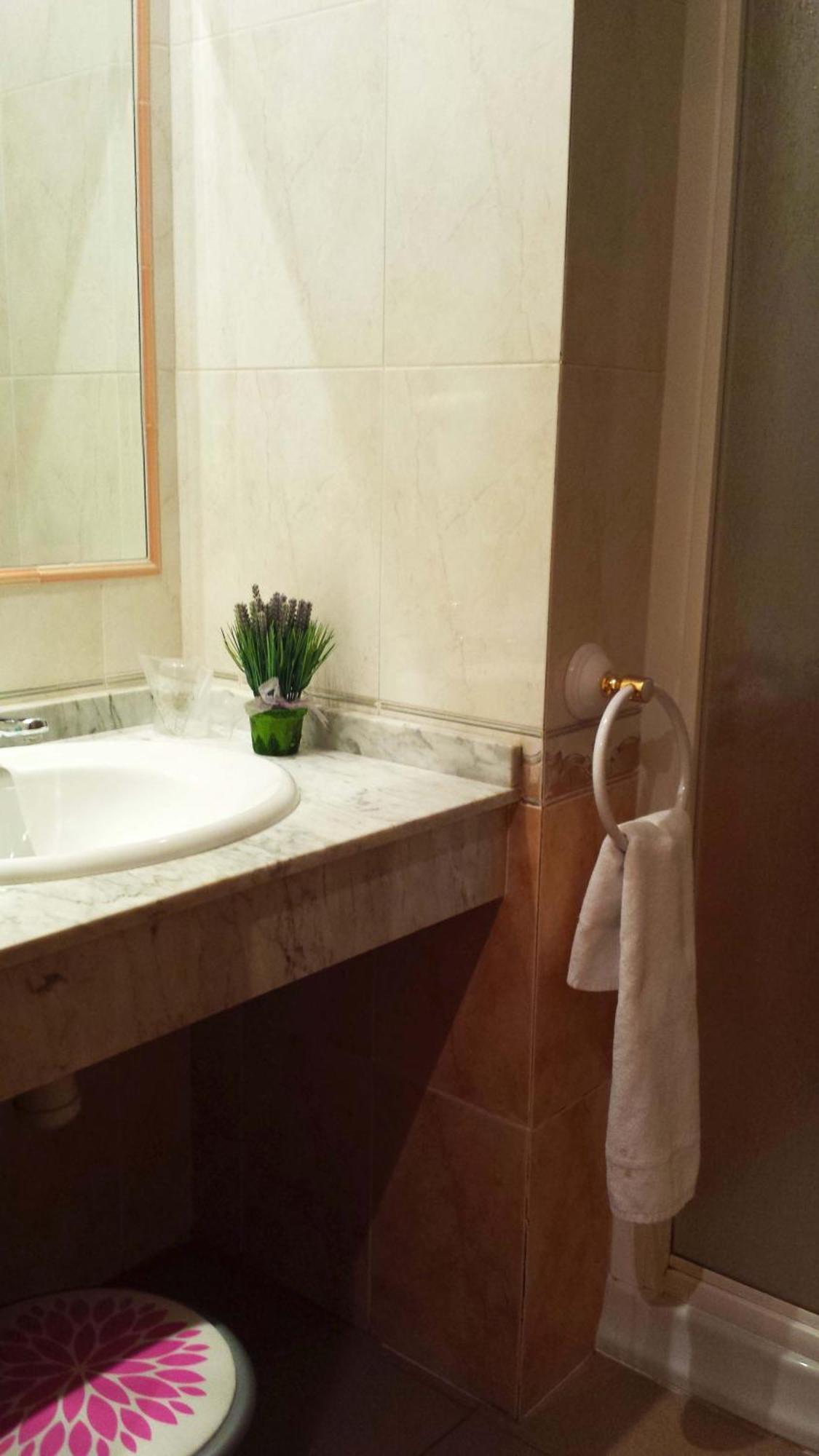 Basic Double or Twin Room,1214726281:JPEG