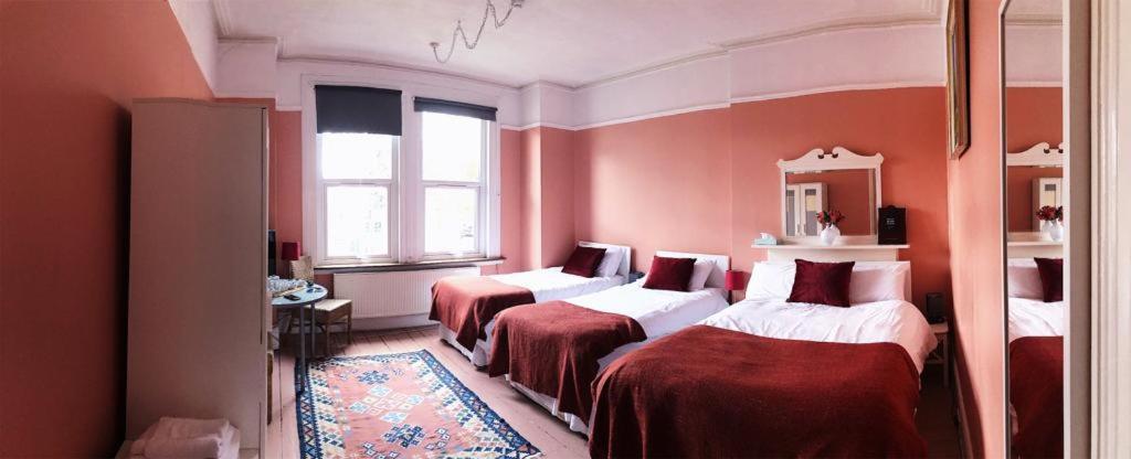 Quadruple Room with Private Bathroom