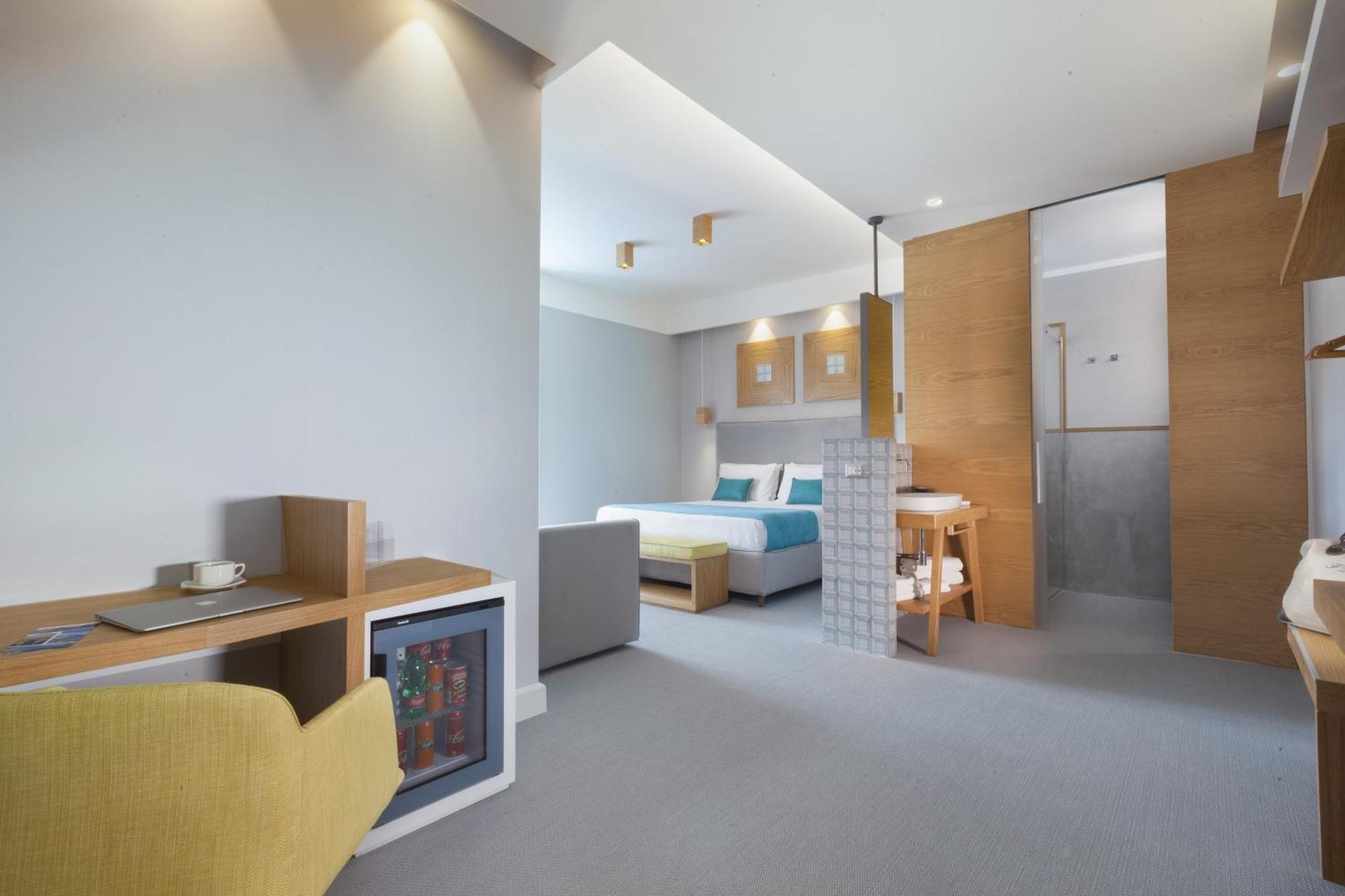 Deluxe Double Room,1216016428:JPEG