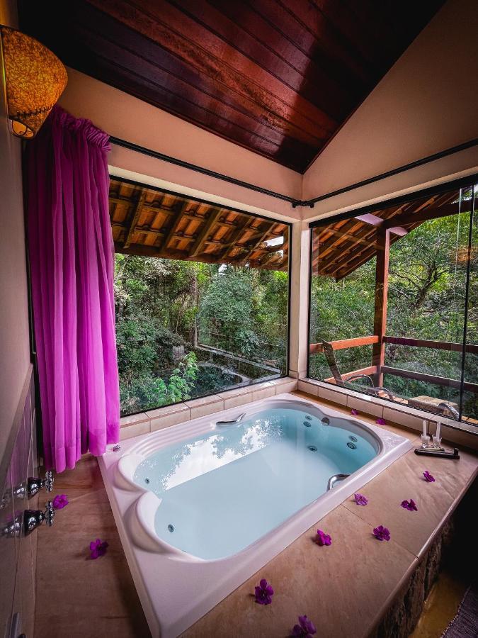 Quarto Queen com Banheira de Hidromassagem