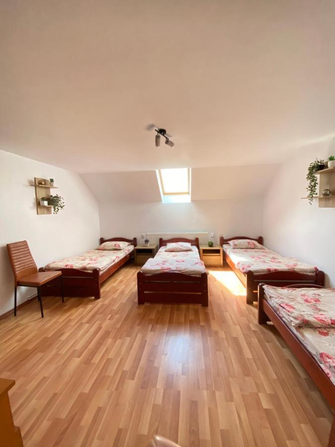Habitación Doble con baño - 2 camas