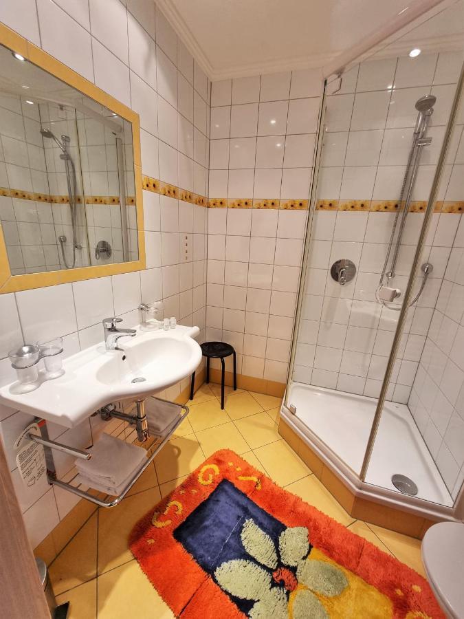 Doppelzimmer mit Balkon