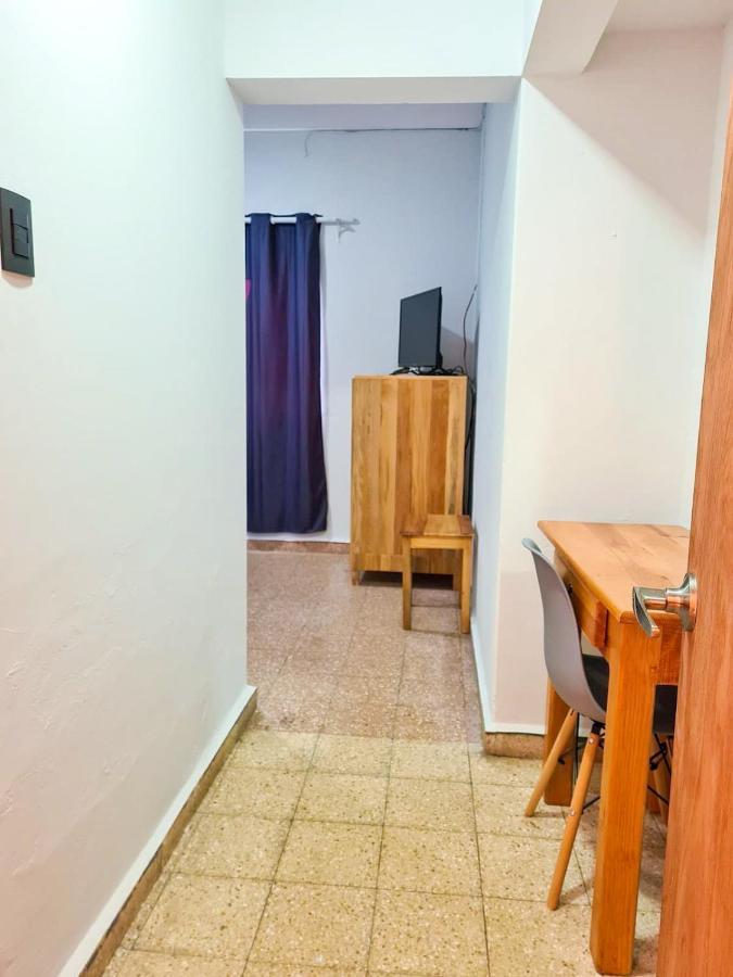 Habitación con cama grande